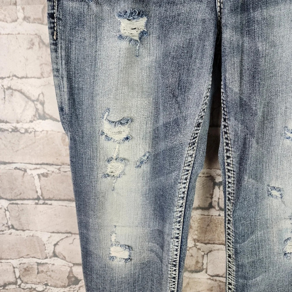 Silver Jeans Aiko Mid Capri Distressed Factory Fade Whiskered Light Blue Size 28 - Picture 7 of 15